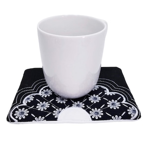 Quilted Mug Rug, Black and White Mug Rug, Embroidered Mug Rug, Dresden Plate Mug Rug, Homemade Mug Rug, Snack Mat, Drink Mat, Fabric Coaster