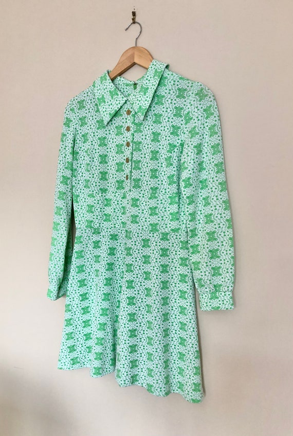 Vintage 1960s Green and White Patterned Mod Dress… - image 1