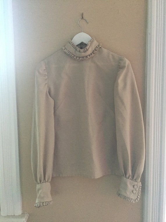 Vintage 1970s-Does-Victorian Beige Blouse with Hi… - image 7