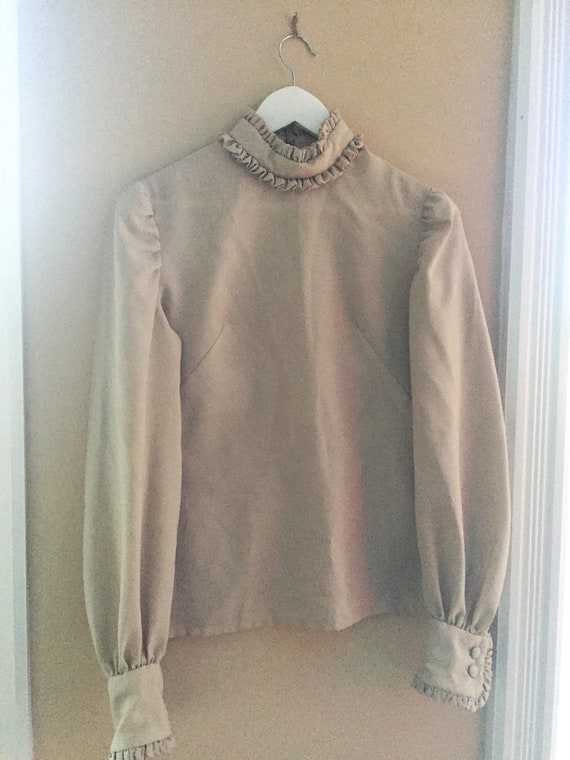 Vintage 1970s-Does-Victorian Beige Blouse with Hi… - image 9