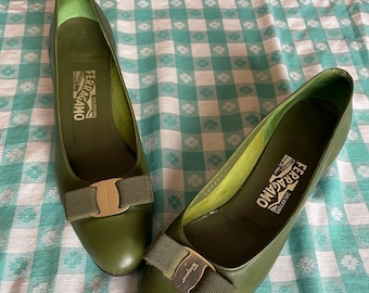 VINTAGE Zielone czółenka ze skóry cielęcej Salvatore Ferragamo