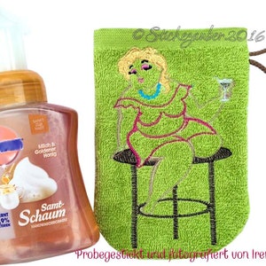 ITH-washing gloves-Rosie_13x18