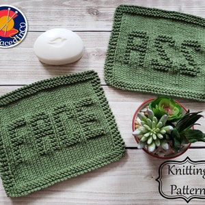 Puede incluir: Dos paños de cocina de punto verde con la palabra "FREE" en letras en relieve. Los paños de cocina están sobre una superficie de madera con una pastilla de jabón y una pequeña planta suculenta en maceta.