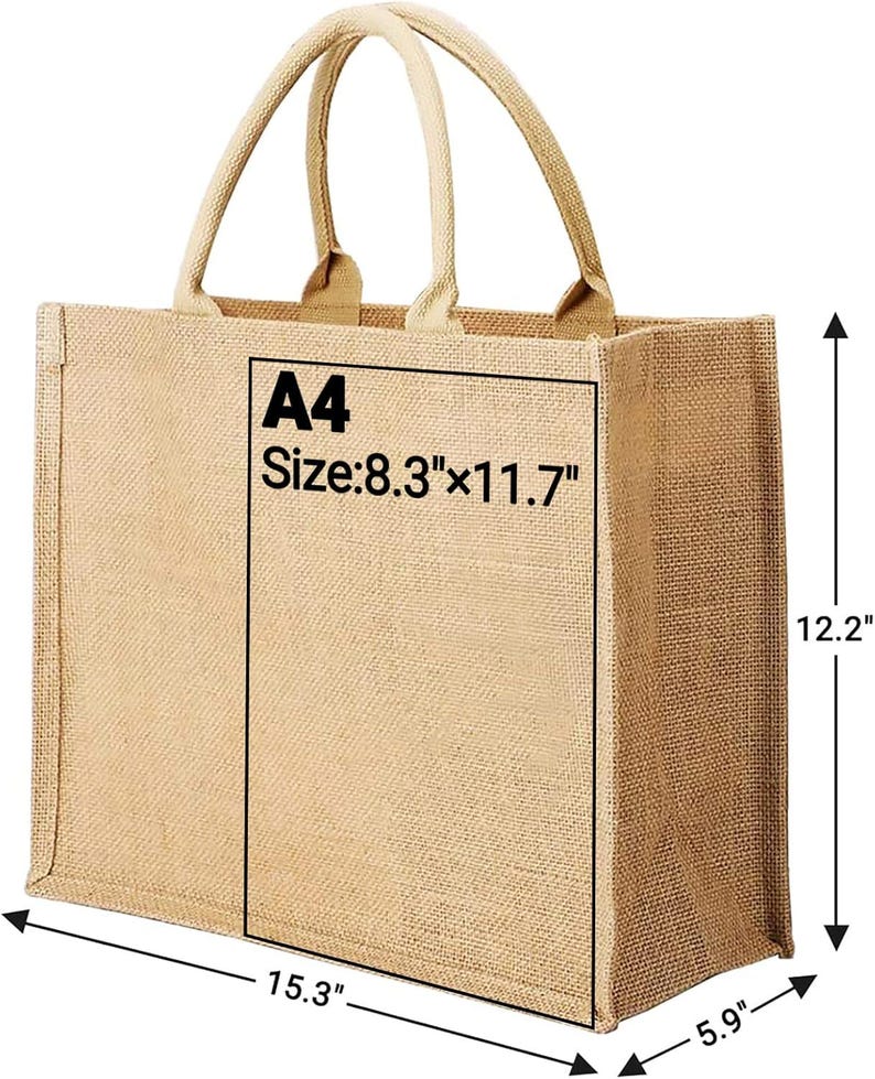Op de afbeelding: Een beige jute draagtas met stevige handvatten. De tas is rechthoekig, met afmetingen van 38,9 cm x 15 cm x 31 cm. Het heeft een bedrukt gebied met de tekst "A4 Maat: 21,1 cm x 29,7 cm". De tas is ontworpen voor het dragen van items.