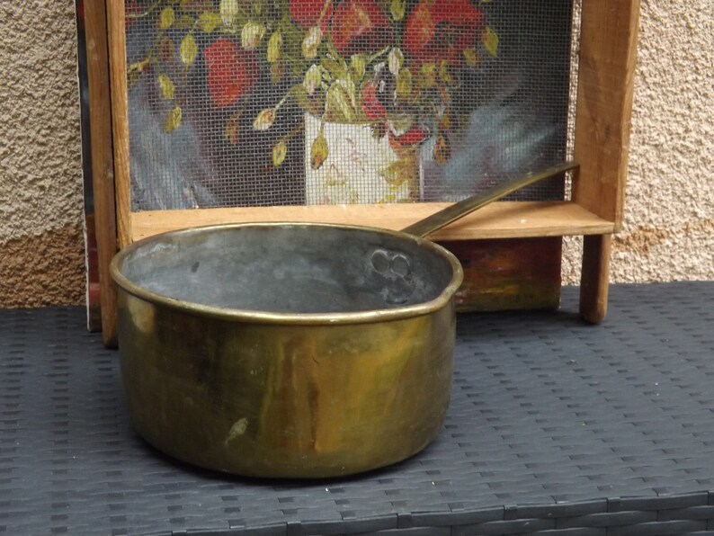Impressionnante ancienne casserole cuivre massif XXL diamètre 34cm poinçon manche acier d'origine robuste à saisir - Arts de la table