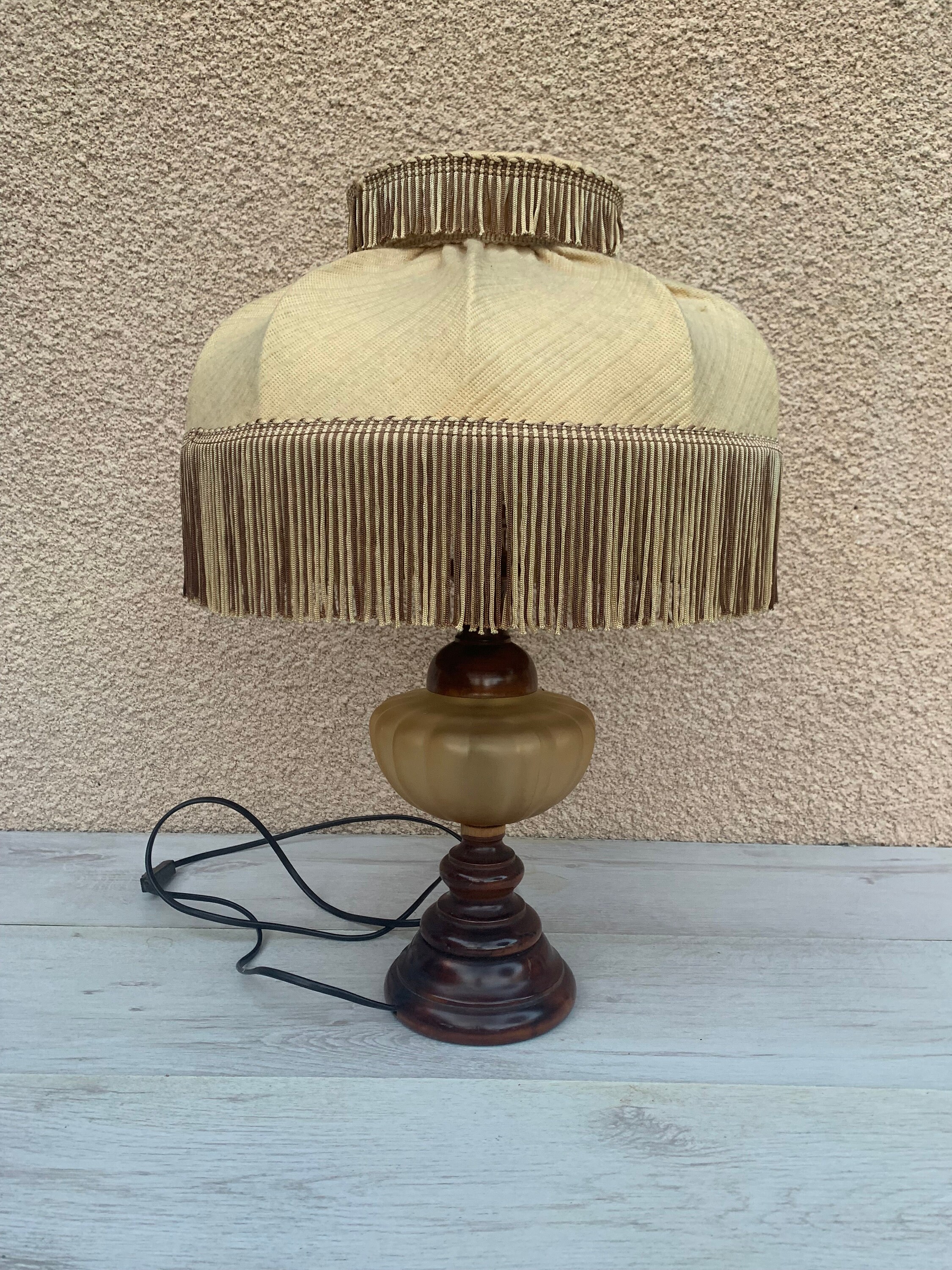 Vintage Belle Lampe de Table Française/Pied en Verre Opaque et Bois avec Abat-Jour Tissu Crème Frang