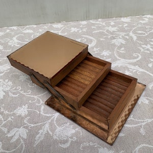 Portasigarette vintage in stile Art Déco francese con specchio smussato e teak con due ripiani in legno