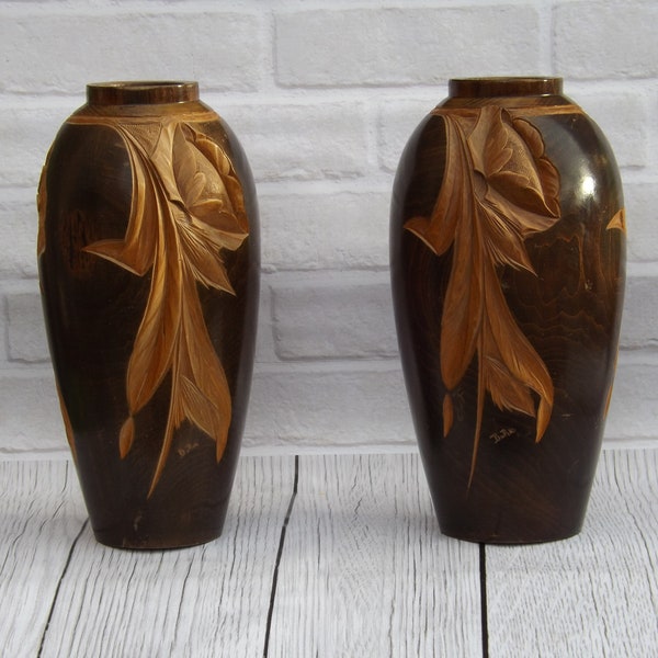 RARE!!! 2 Vases ou Urnes en bois Antiques  en bois fait à la main signés DURA,/ du début du XIXe siècle