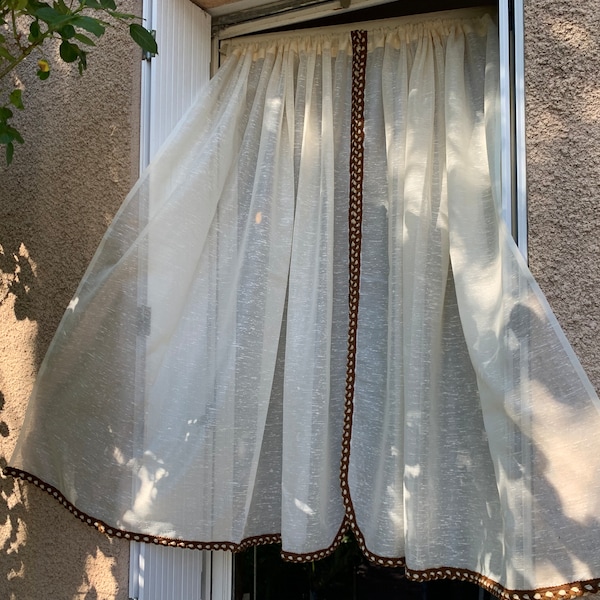 Vintage  Ensemble deux  rideaux avec un beau garni d'un épais ruban de lin marron et crème