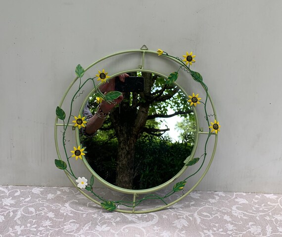 Miroir Mural Rond Vintage Doré Avec Cadre Métal Et Déco Florale - 43 Cm (17")