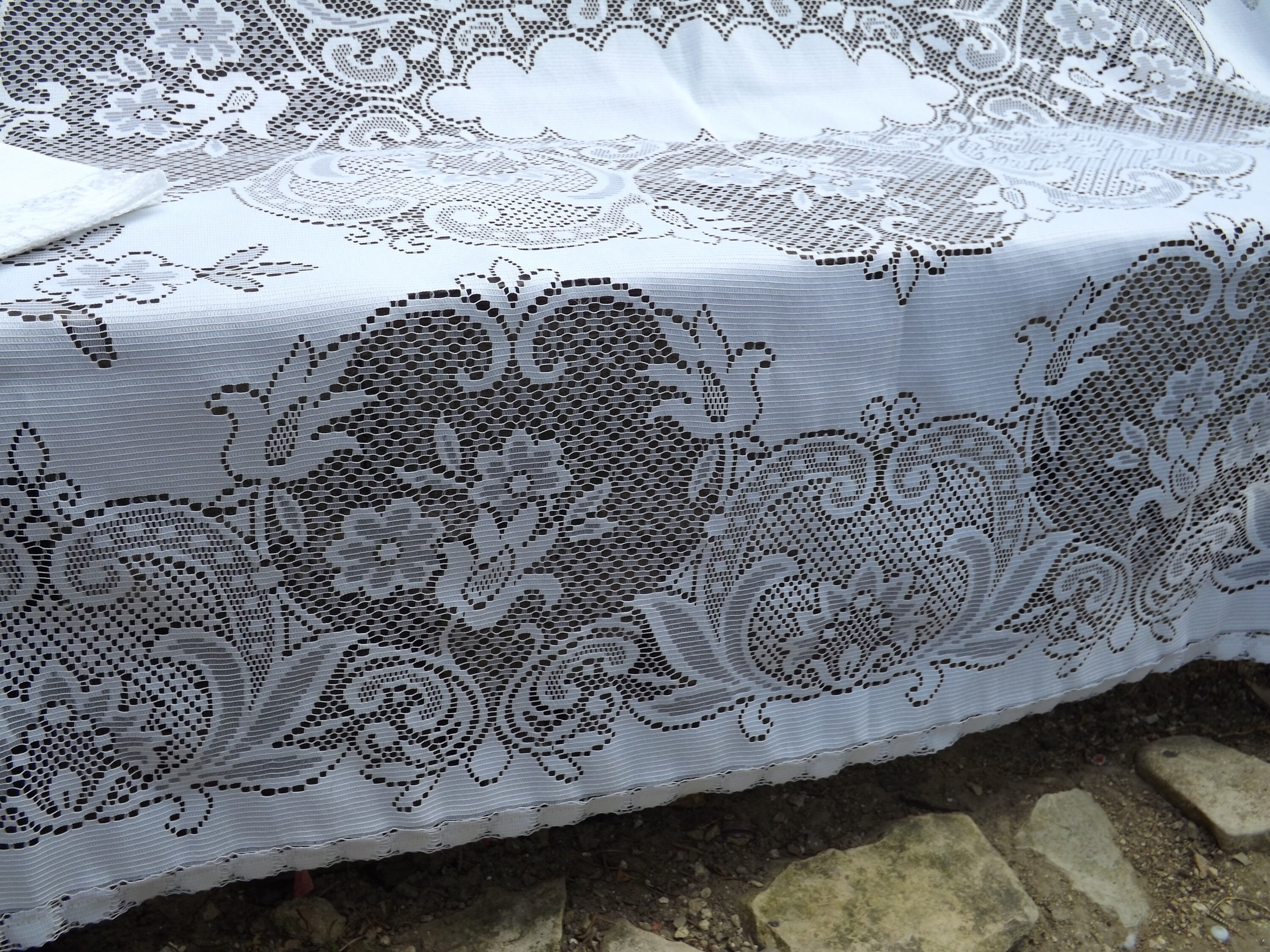 Ancienne Nappe Rectangulaire et 6 Serviettes Motifs de Fleurs