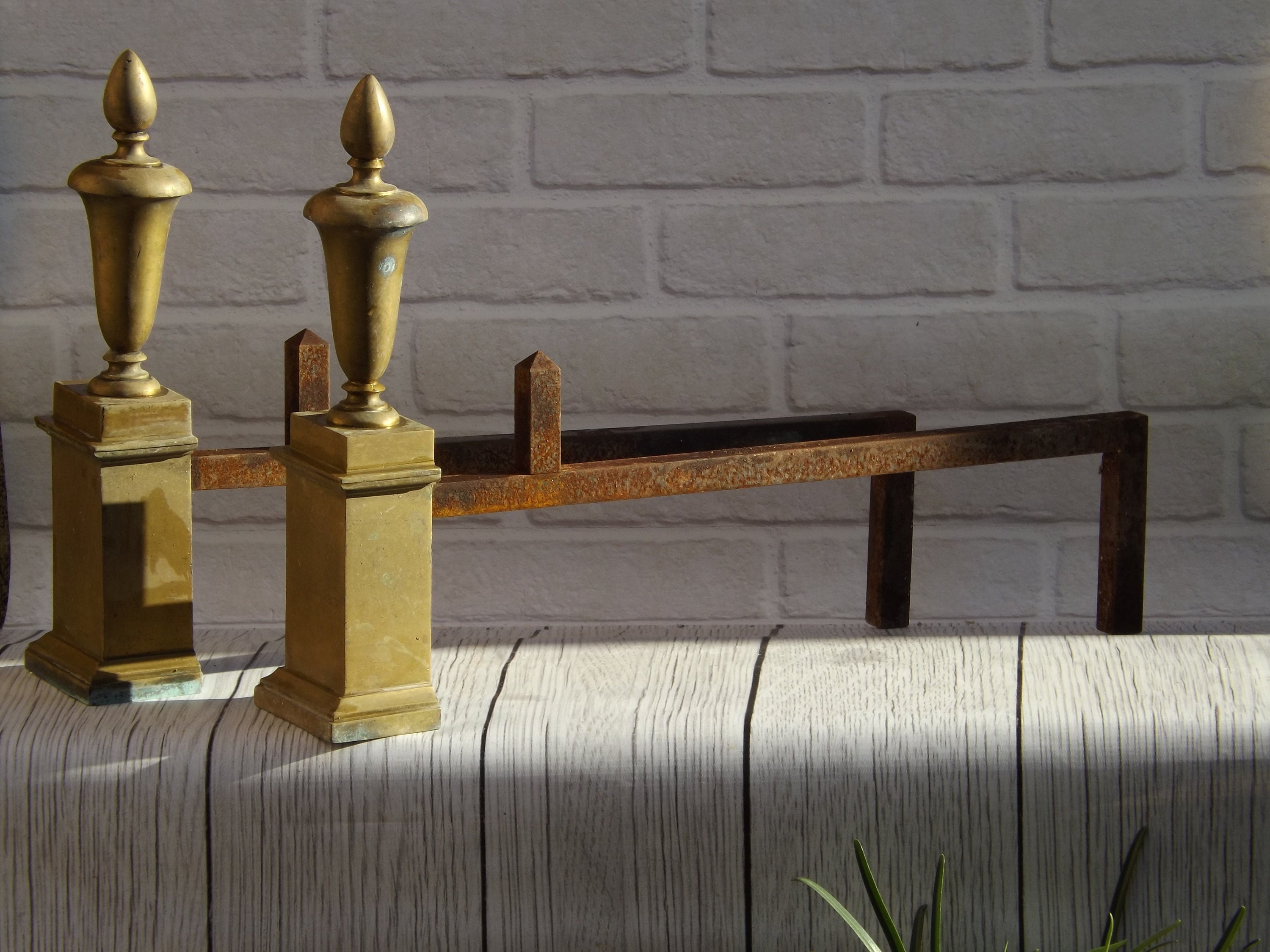 Antiquité Français Andirons avec Décoration en Bronze , Cheminée Vintage France/Chenets de Vintage/.