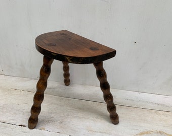 Ancienne tabouret ferme française bois 50's assise demie lune pieds bois  , ferme vintage, campagne rustique