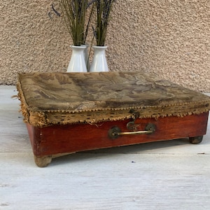 Antique 18th century box sewing accessories, jewellery, collectibles, small treasures