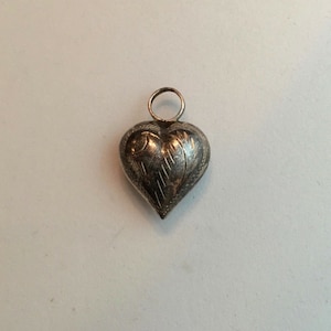 Antique Engraved Puffy Heart .925 Sterling Silver VTG Charm Pendant 1.4 grams