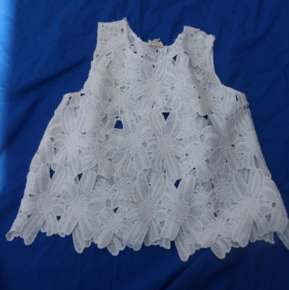Caution To The Wind/ White Floral Applique/ Lace … - image 1