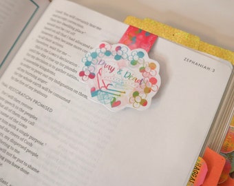 Pray and Read Magnetic Bookmark - Bookish Booktrovert Accessory, Pretty Girls Read, Handmade Girly Bookmark, Book Lovers' Club Gift Prayer