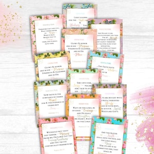 Può includere: Un set di 12 carte stampabili con motivi floreali e citazioni ispiratrici dalla Bibbia. Ogni carta presenta un verso diverso e un design a forma di perla. Le carte sono perfette per aggiungere un tocco di fede e ispirazione alla tua decorazione domestica.