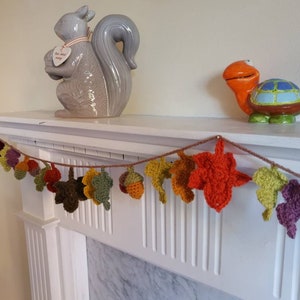 Crochet autumn leaf and acorns garland, autumnal bunting, fall decorations image 5
