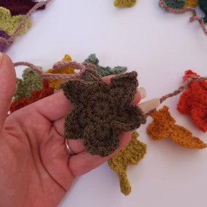 Crochet autumn leaf and acorns garland, autumnal bunting, fall decorations image 8