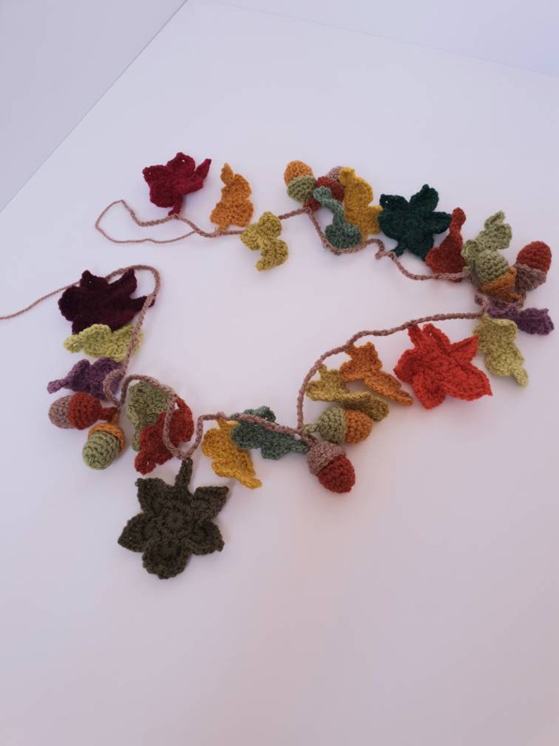 Crochet autumn leaf and acorns garland, autumnal bunting, fall decorations image 1