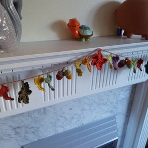 Crochet autumn leaf and acorns garland, autumnal bunting, fall decorations image 3