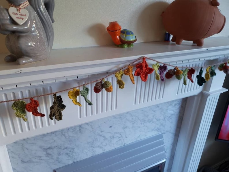 Crochet autumn leaf and acorns garland, autumnal bunting, fall decorations image 3