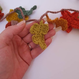 Crochet autumn leaf and acorns garland, autumnal bunting, fall decorations image 7