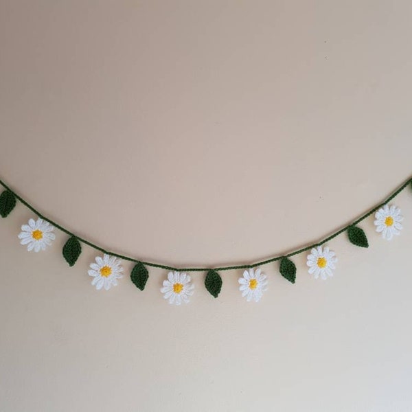 Guirlande de marguerites au crochet, bruant printanier