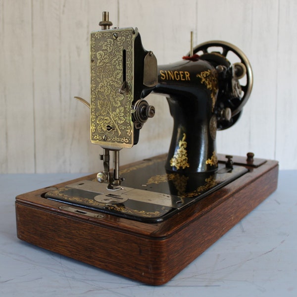 Singer 128k hand crank sewing machine