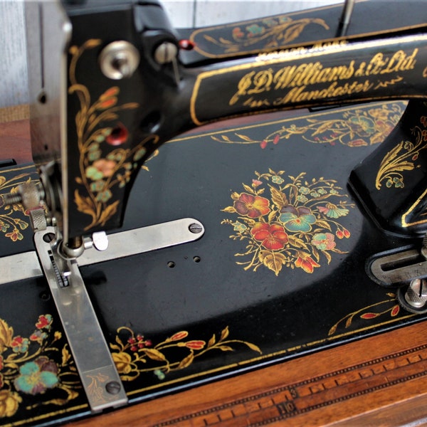 Antique Vesta Saxonia hand crank sewing machine