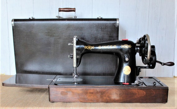 My antique Singer 15 sewing machine < with my hands - Dream