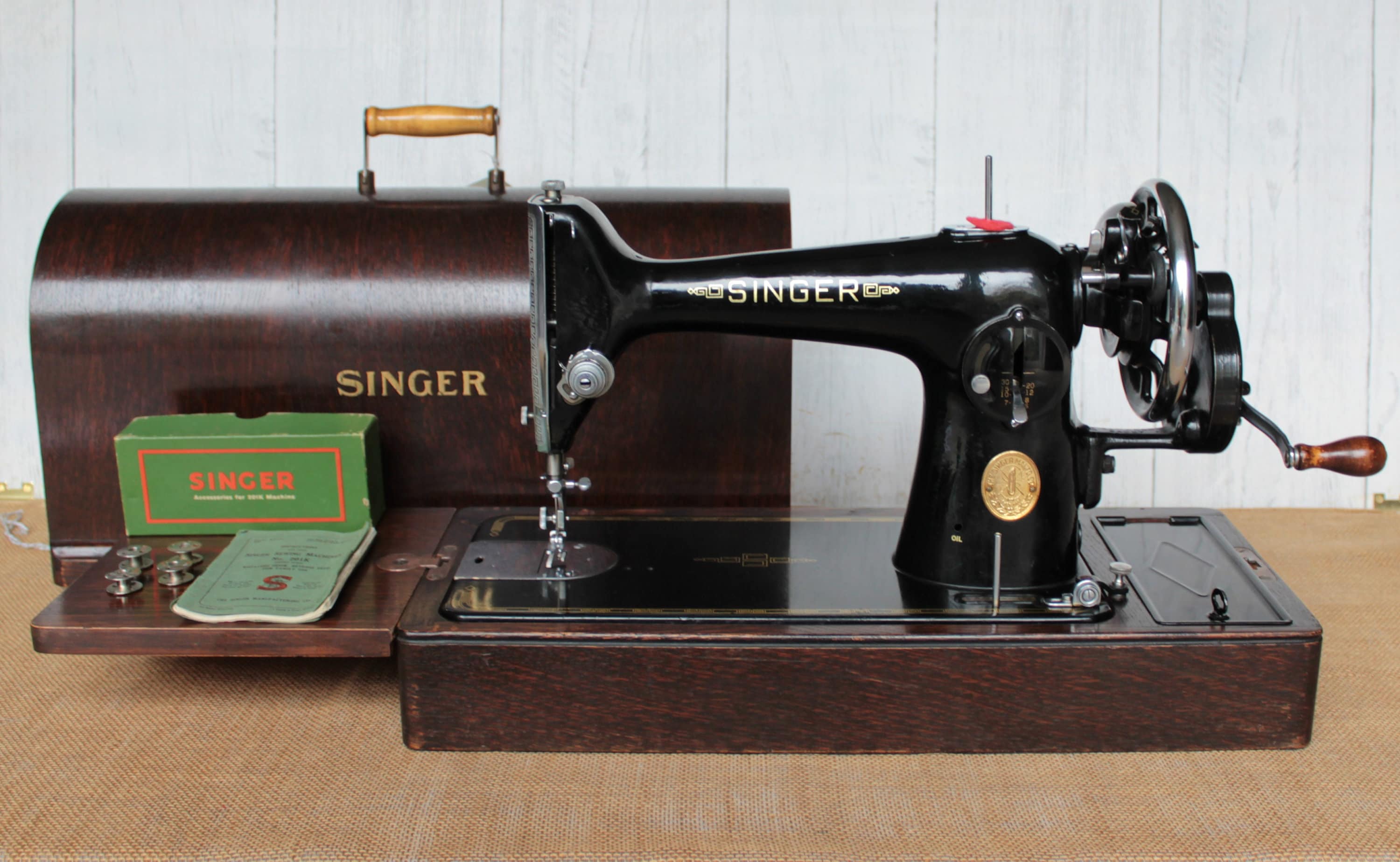 Sold at Auction: Singer 201K sewing machine, No EN631581, plus a Pinnock  precision built Sew-Easy sewing machine, comes with hardcase and  accessories. Singer is 30cm H, 22cm D, 50cm W.