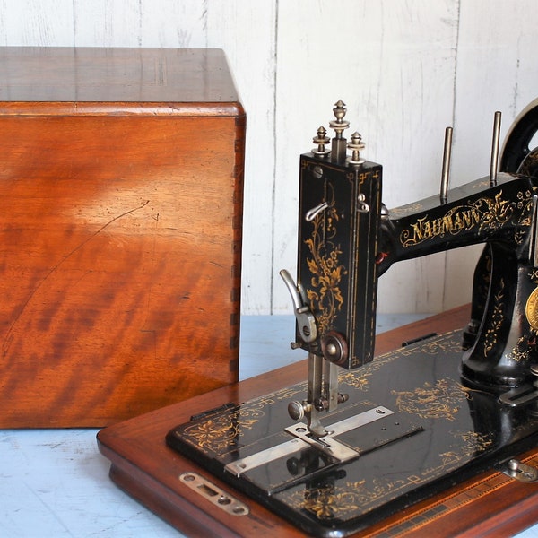 Antique Seidel and Naumann hand crank sewing machine