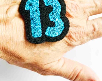 Taylor S. Lucky 13 Paljettatuering -Look Patch / Sy på eller limma på / Gör-det-själv Fankonsert Outfit / Val av färger / Handgjord i Amerika