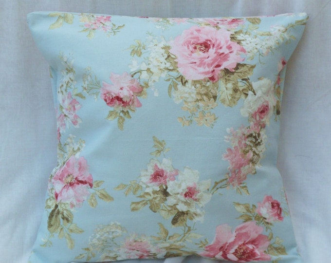 Fodera cuscino azzurra con fiori rosa