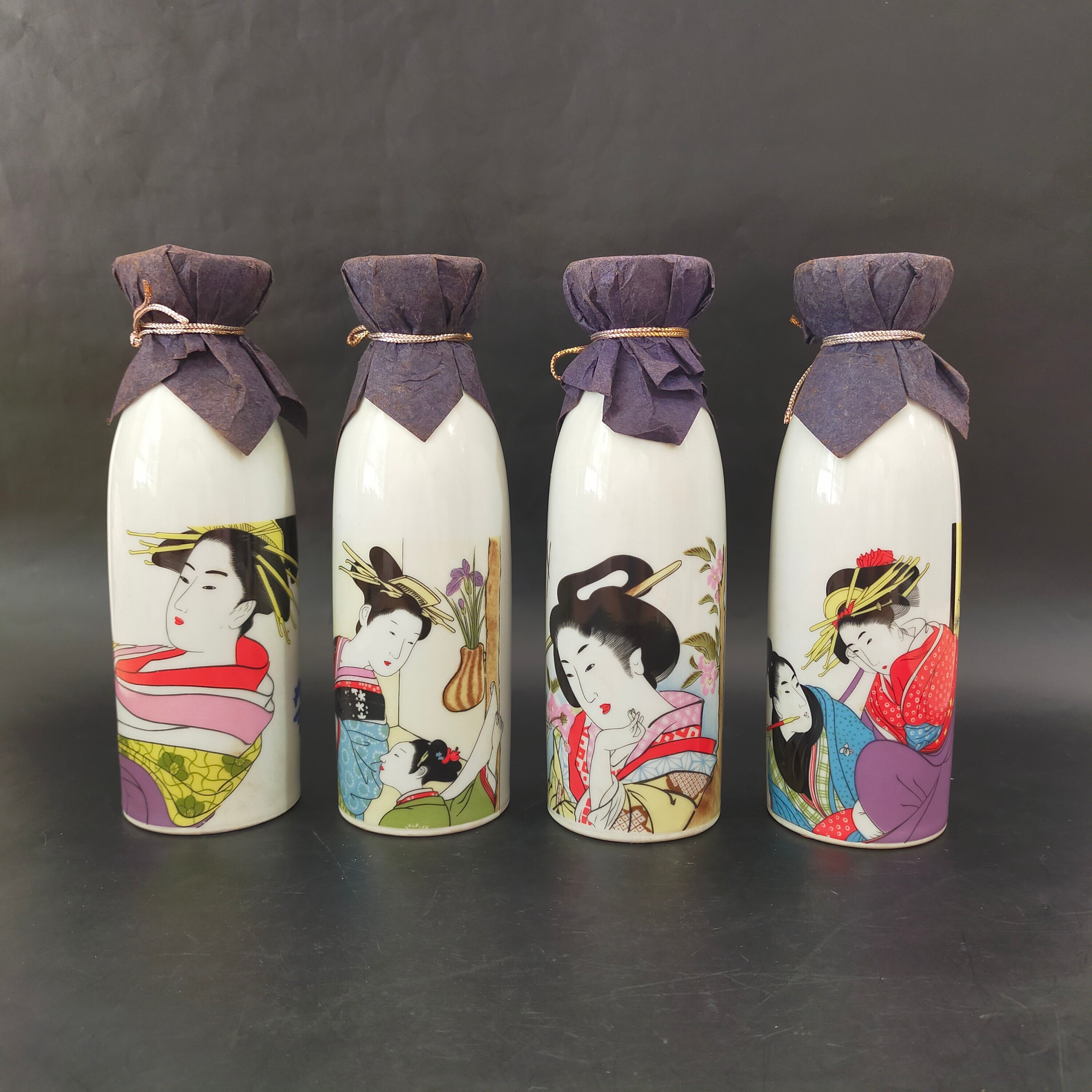 Japanese Sake Bottles ukiyoe Porcelain 4 Pcs Vintage Rare Find empty