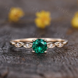Unique Emerald Engagement Ring,Vintage Solitaire Ring,Art Deco Wedding ring,14K solid gold promise ring Green Gemstone Ring May Birthstone
