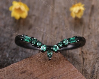 Retro Black Gold Emerald Wedding Band: Vintage Stacking Ring
