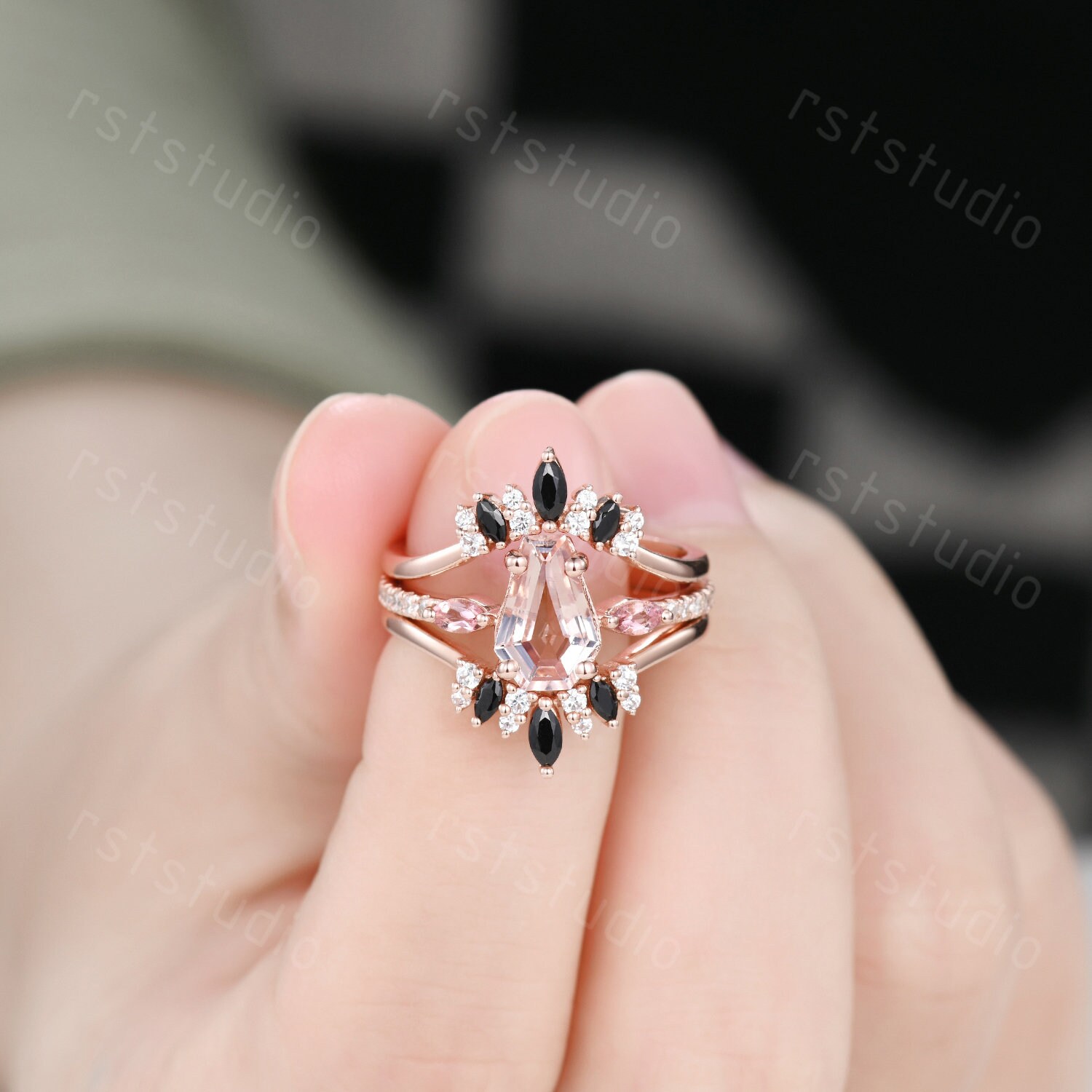 棺型モルガナイトの婚約指輪：ピンクトルマリンの結婚指輪 - Etsy 日本