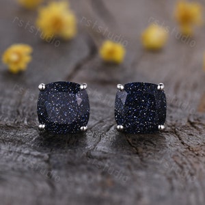Zierliche Blauer Sandstein Ohrringe Kissenschliff Galaxy Edelstein Ohrstecker Weltraum Ohrringe Handgemachter Sandstein Schmuck Jahrestag Geschenk für die Liebe