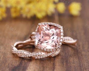 Anillo de compromiso vintage de morganita: banda de diamantes de talla cojín, oro rosa de 14 quilates