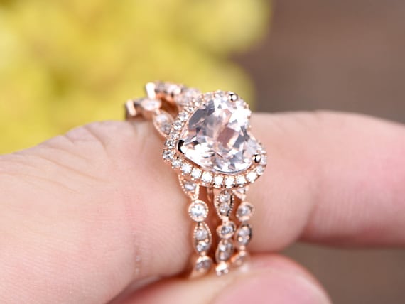 Anillos de compromiso con corazon sale