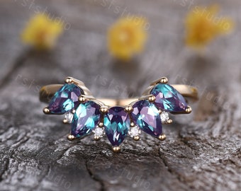 Alianza de boda vintage de alejandrita, anillo de boda curvo, anillo apilable único, anillo de moissanita alejandrita, alianza a juego, joyería para mujer, regalo de junio