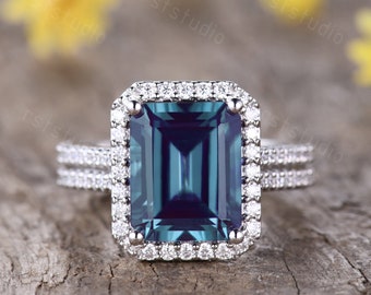 Anillo de compromiso de alejandrita talla esmeralda de 5 quilates, alianza de boda con halo de diamantes.