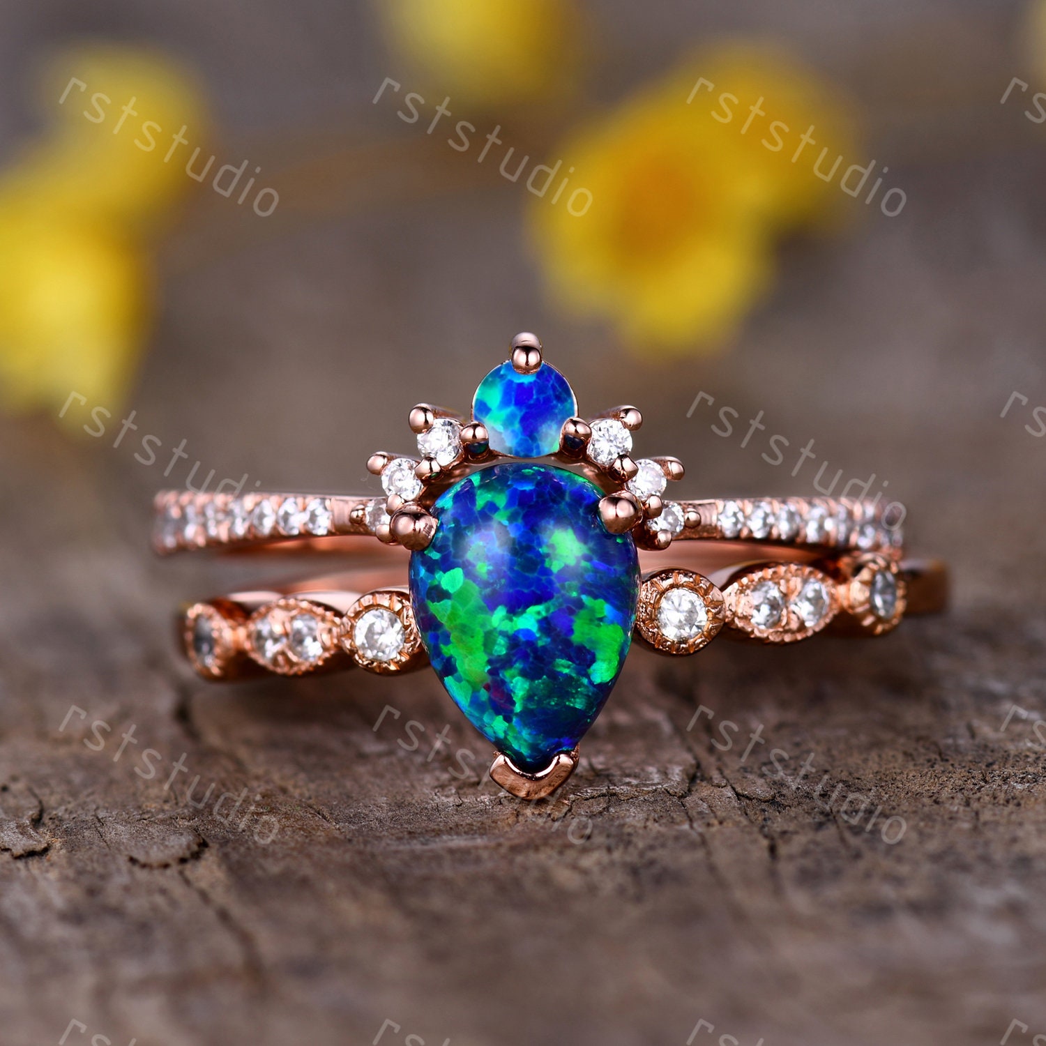 Bague De Fiançailles En Or Jaune 14K Plaqué Argent Avec Opale De Feu 1.70Ct - Pierre Créée En Labo - Taille Ajustable