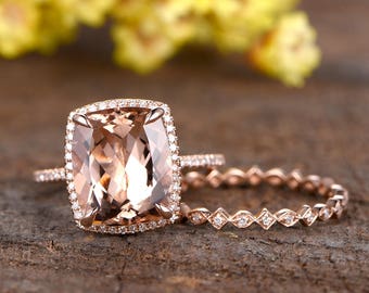 Conjunto de anillo de compromiso Art Deco con morganita y banda de diamantes en oro rosa.