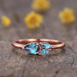 Exquisite Teardrop Alexandrite Engagement Ring Art Deco Three Stone Ring Color Changing Gemstone Promise Ring Alexandrite Jewelry Promise