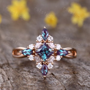 Unique Princess Shape Alexandrite Gold Ring Alexandrite Engagement Ring Vintage Alexandrite Jewelry Cluster  Ring June Birthstone Ring Gift