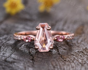 棺型モルガナイトの婚約指輪：ピンクトルマリンの結婚指輪 - Etsy 日本